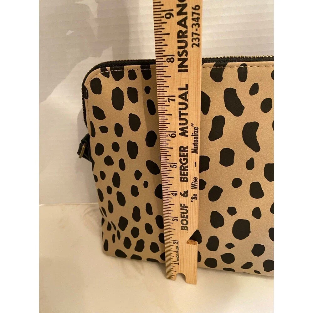 Universal Threads Crossbody Bag Tan Black Leopard Print Purse‎ Zipper Close